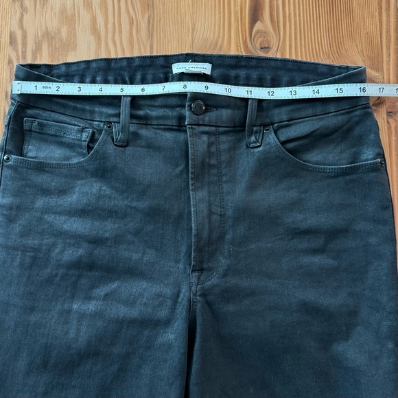 Good American Good Legs Coated Skinny Jeans - Picture 11 of 13